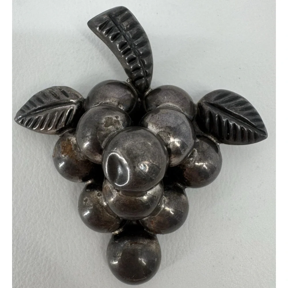 Vintage Brooch 925 Sterling Silver Grape Cluster Leaf Design Artisan Mexico GC G
